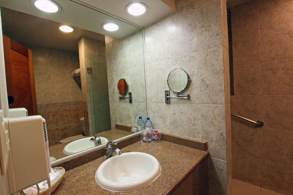 Hotel Colon Plaza Business Class Nuevo Laredo Bagian luar foto