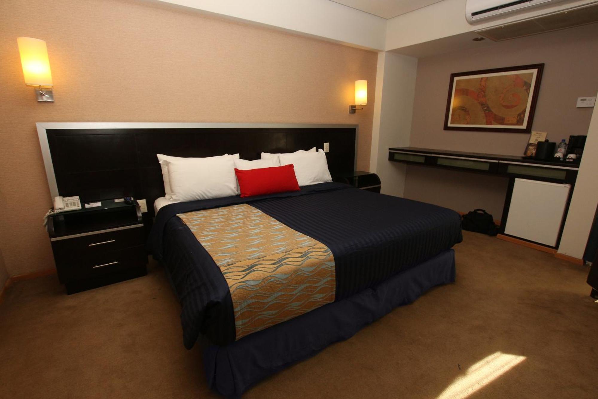 Hotel Colon Plaza Business Class Nuevo Laredo Bagian luar foto