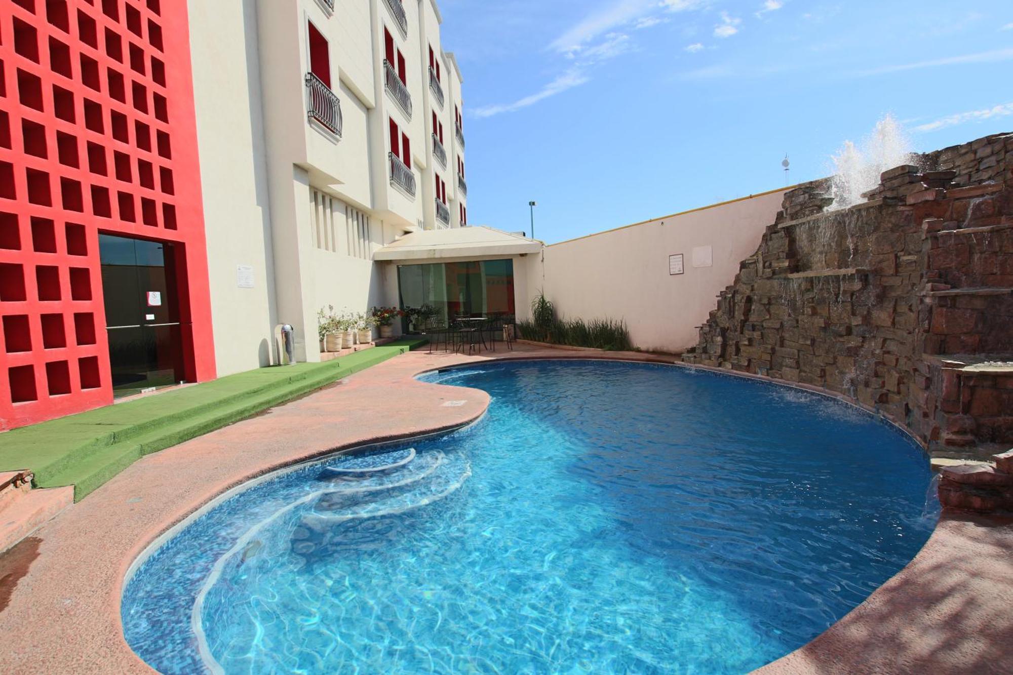 Hotel Colon Plaza Business Class Nuevo Laredo Bagian luar foto